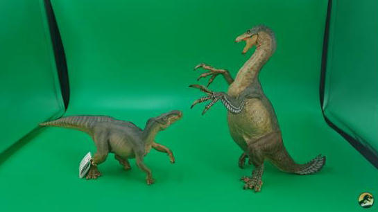 Papo Iguanodon compared to the Papo Therizinosaurus.