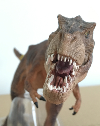 The Papo brown running T. rex (anterior view).