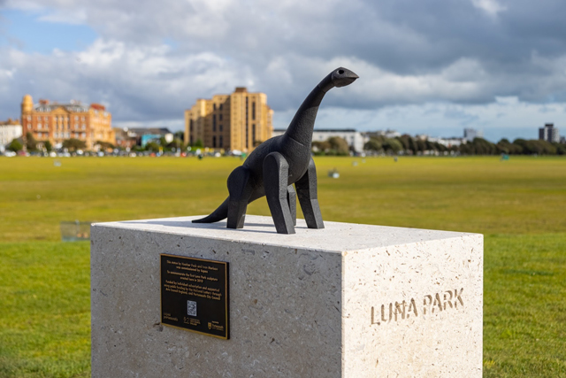 Luna Park dinosaur statue